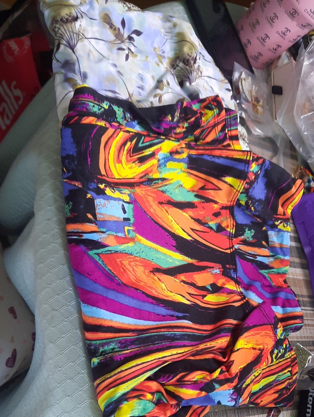 BUNDLE of 2~eye candy Neon Abstract Swirl Leggings & just Be Floral